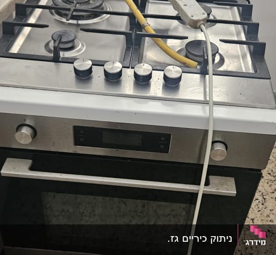 כיריים גז עם כבל חשמל צהוב